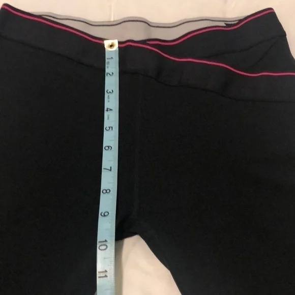 Fabletics black Capri leggings with stripe - Picture 4 of 6